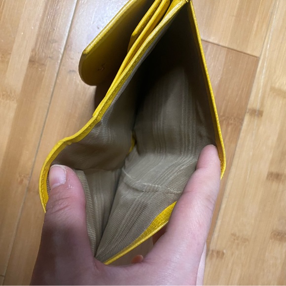 Hunting World Yellow Wallet - Picture 7 of 8